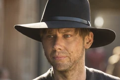 An unaired shot frm "The Bicameral Mind", showing William wearing the black hat to become the Man In Black.