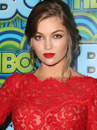 Lili Simmons Bio