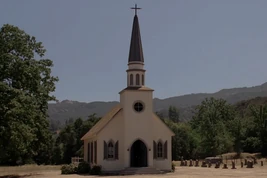 Westworld-The-Maze-church-steeple