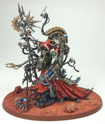  Belisariusz Cawl w swojej przerażającej panoplii wojennej.