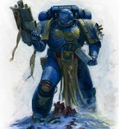 Taktyczny Ultramarines przeładowujący bolter