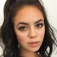 Claudia-sulewski-6.jpg (24 KB)