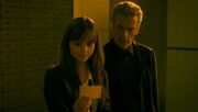 Clara i Doktor w banku