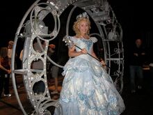 Alexa Green as Glinda