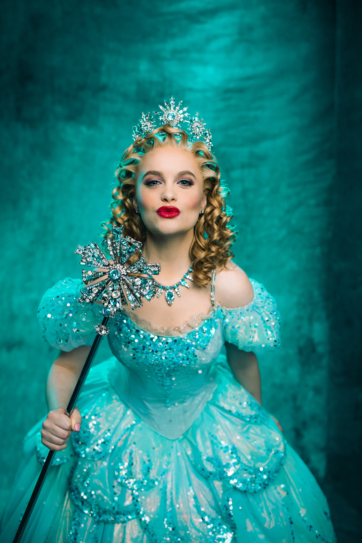 Wicked 2024 Glinda Goldy Karissa