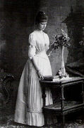 1889-alexandra-standing-2