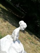 Rzeźby - Pani po siadła po kochanowsku - 2a