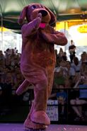 Wags performing at a show at South Shore Music Circus