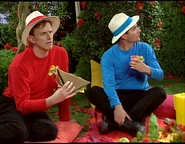 AtPlay31.jpg (65 KB)