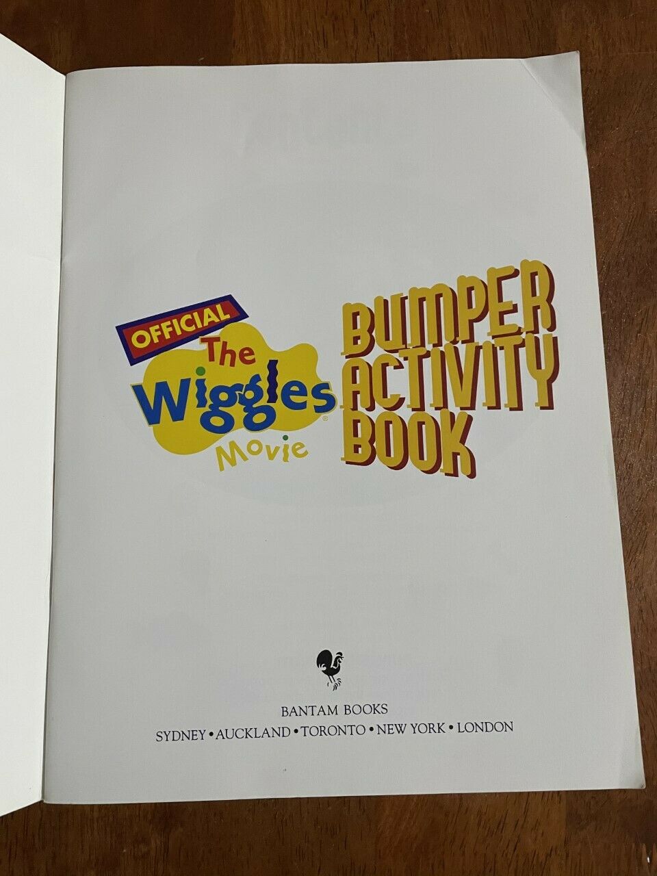 THE ORIGINAL WIGGLES THE WIGGLES & FRIENDS SONGBOOK SONG & ACTIVITY BOOK