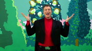 Simon singing "Twinkle, Twinkle Little Star in "Nursery Rhymes"