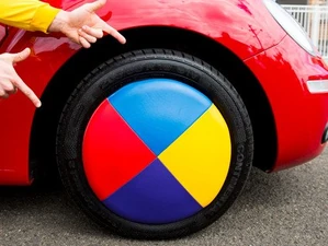 The coloured hubcap