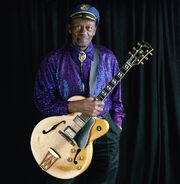 Berry-chuck-adv-obit-slide-GM7V-superJumbo