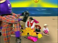 HavingFunattheBeach(1999)24.jpg (61 KB) Captain and Henry