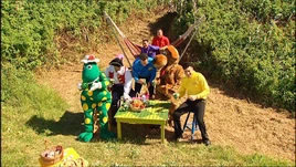 Let'sMakeSomeRosyTea3