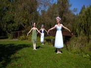 Mimi,CaterinaMeteandLaurenHannaford.jpg (88 KB) Caterina, Lauren and Mimi