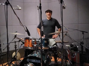 StevePacePlayingYamahaDrumset