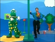 TootToot!315.jpeg (51 KB) Anthony knocking on Dorothy's door while holding food