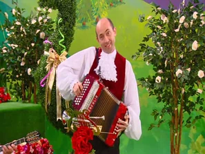 DominicLindsayPlayingAccordion