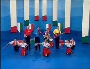 The Wiggles and the Italian kid dancers