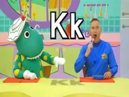 Anthony eating kofta in "Tasty Science"