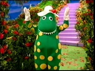 Dorothy introducing "Wake Up Jeff Medley Mix Up" sung by The Wiggle Puppets.