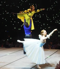 Emma and Lachy ballet dancing