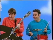 WakeUpJeff!236.jpeg (48 KB) Murray playing the Epiphone Sheraton II guitar