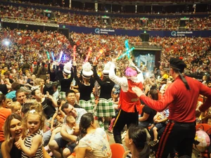 Simon, Captain and The Wiggly Dancers