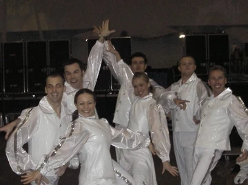 Moran (back, middle) backstage with his fellow .