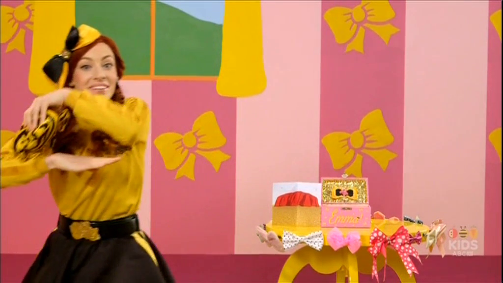 Emma wiggle music box top