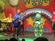 The Wiggles and Dorothy in "The Wiggles Big Show!"