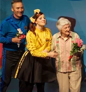 Emmag.jpg (100 KB) Emma and her grandmother in the Taking Off 2013 Tour