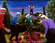 AtPlay37.jpg (57 KB)