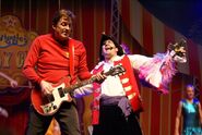 Murray and Captain in Wiggly Circus concert