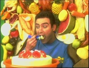 Anthony eating rose petal cream cake in "Foodman"
