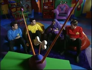 SpookedWiggles37.jpg (58 KB) Greg cheering up the Other Wiggles