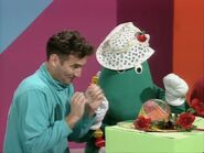 Dorothy and Anthony in "Yummy Yummy" bonus skit