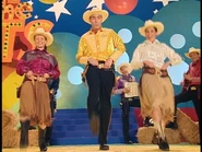 TopoftheTots109.jpg (78 KB) Greg, Caterina and Lucy