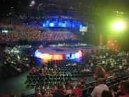 The full audience in "Big Big Show in the Round"