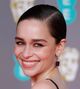 Voz habitual de Emilia Clarke.