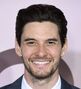 Voz recurrente de Ben Barnes.