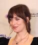 Voz habitual de Dakota Johnson.