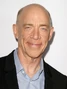 Voz recurrente de J.K. Simmons.