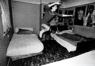 Janet Hodgson projeté de son lit