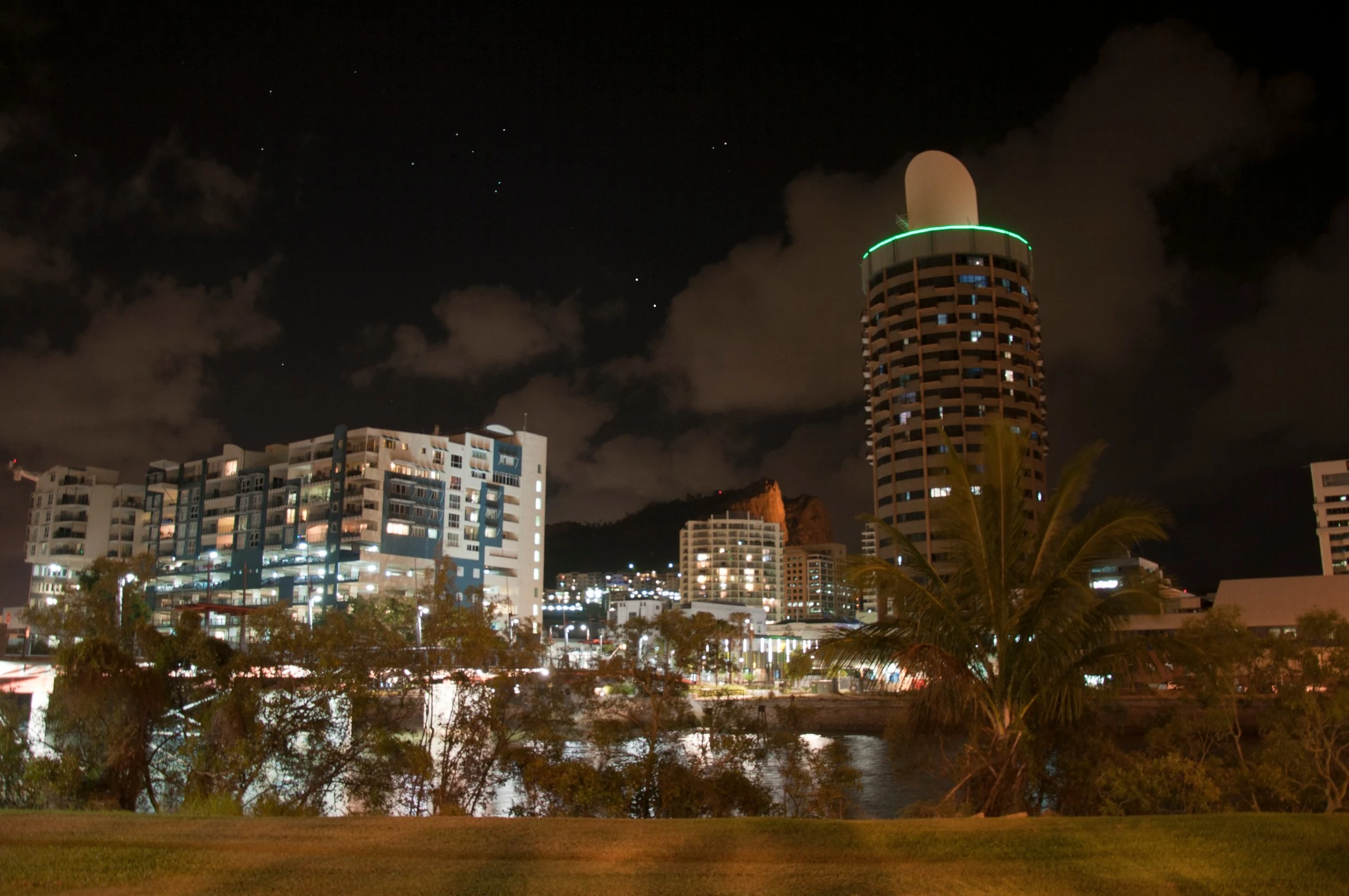 Shops and restaurants in the Townsville central business district,  north-eastern coast of Queensland, Australia Stock Photo - Alamy, image size:2048x1360