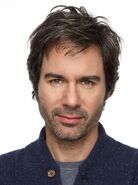 Eric-mccormack-64f3a717-7de8-4944-bca2-b3d2c50a72f-resize-750