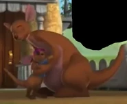 Roo Hugs Kanga.jpg (23 KB)