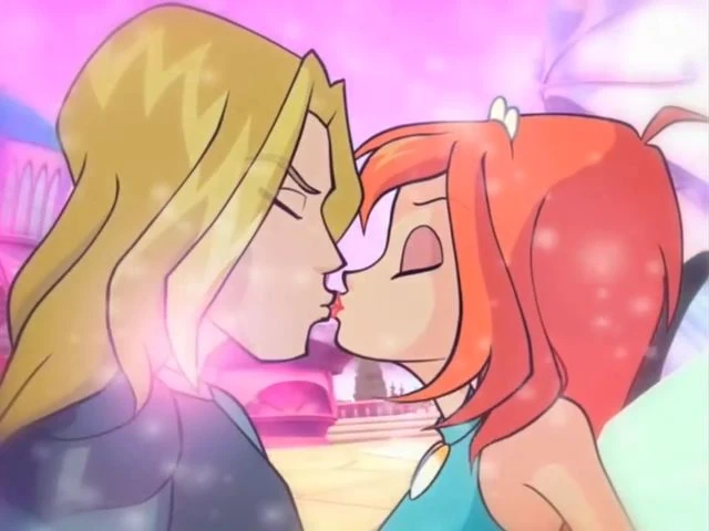 Winx Club Flora e Helia il primo bacio