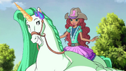 Aisha Cowgirl S8E18